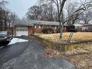 5911 Lambert Dr — exterior photo