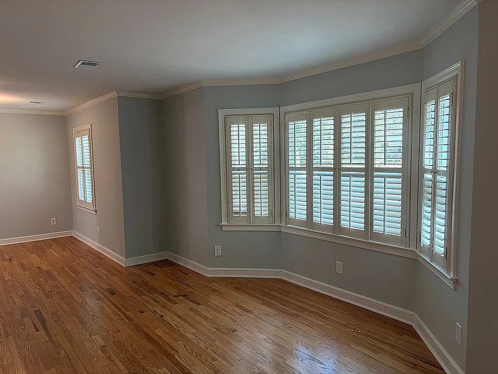 562 Fort Johnson Rd — exterior photo