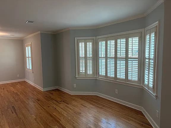 562 Fort Johnson Rd — exterior photo