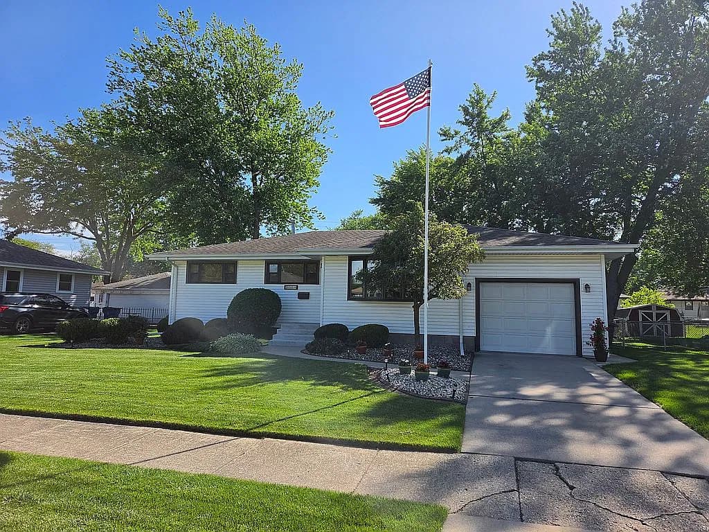 9008 Hess Dr — exterior photo