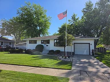 9008 Hess Dr — exterior photo