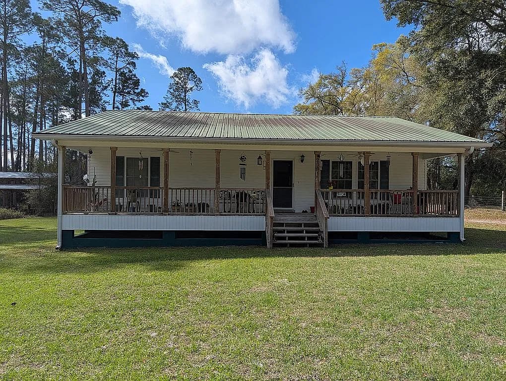 2001 Register Rd — exterior photo