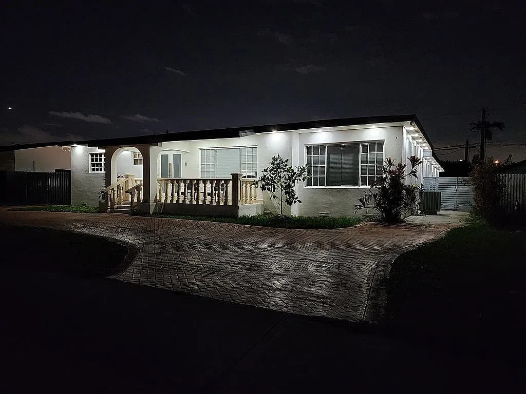 8240 SW 38th St — exterior photo