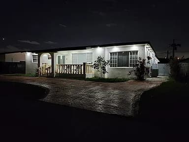 8240 SW 38th St — exterior photo