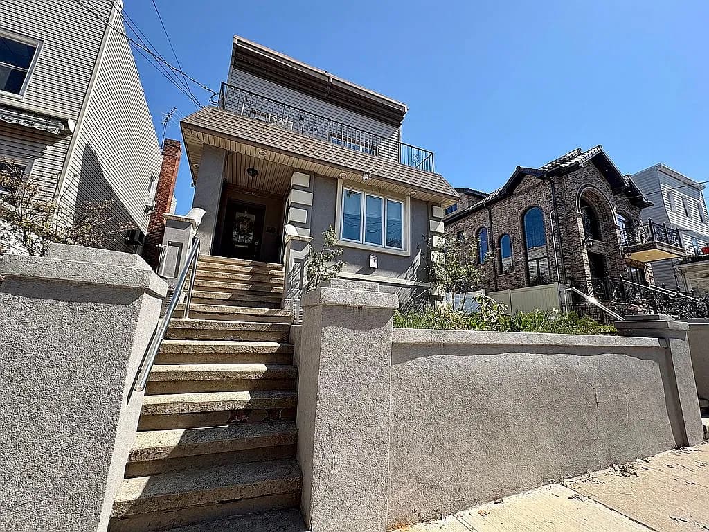 849 73rd St — exterior photo
