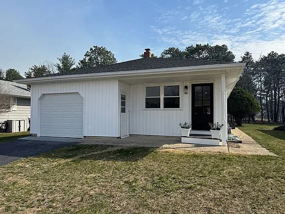 404 Jamaica Blvd — exterior photo