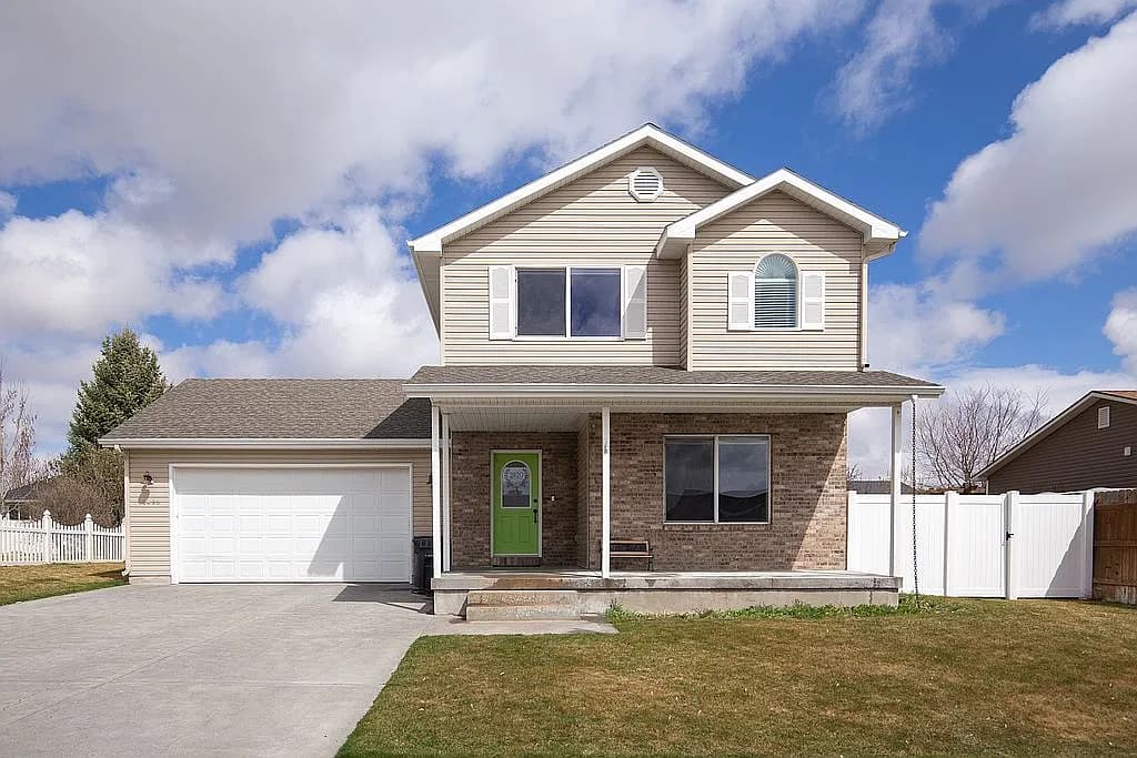 2920 Simon St — exterior photo