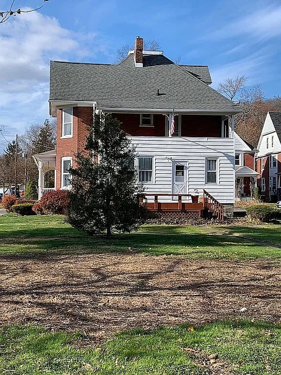 1100 Walnut St — exterior photo
