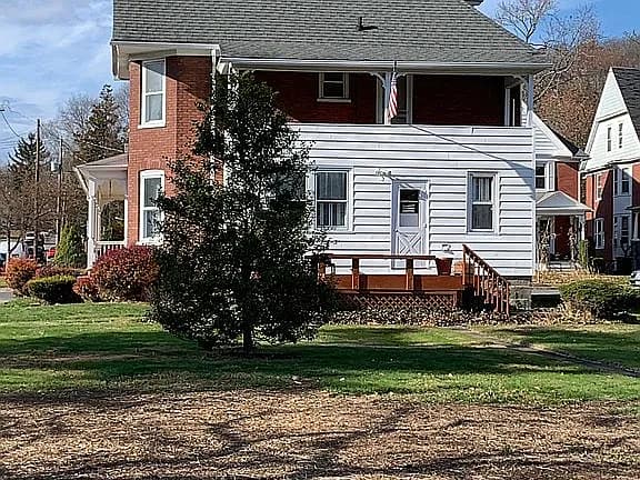 1100 Walnut St — exterior photo