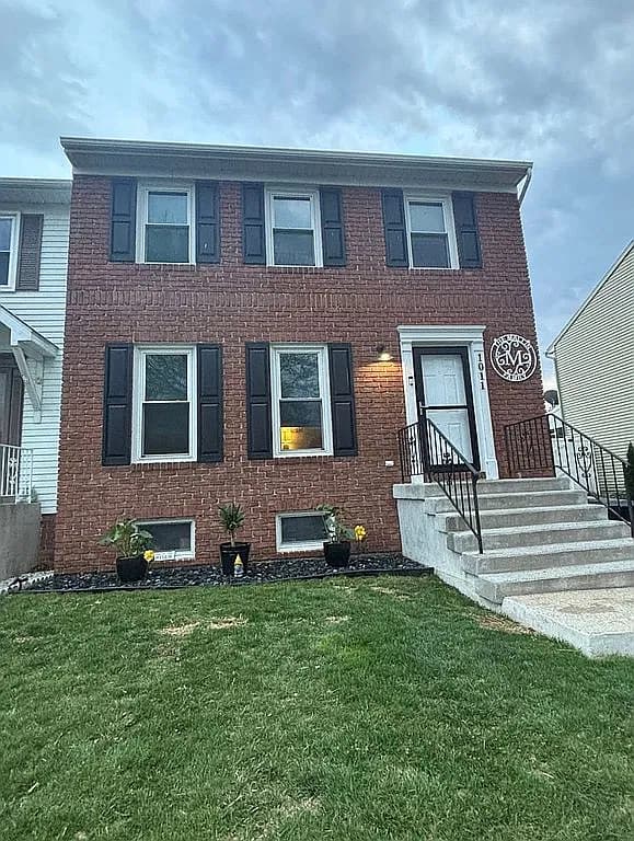 1011 Northfield Dr — exterior photo