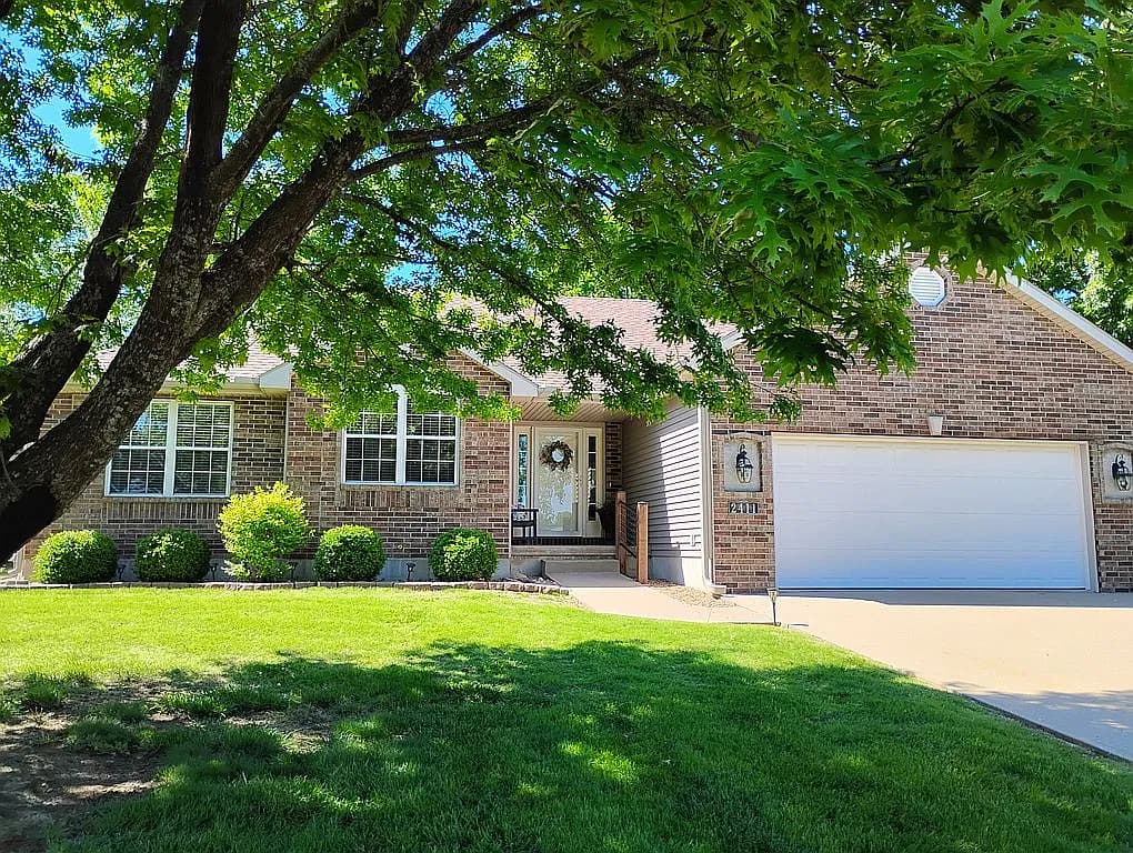 2411 Stacey Ln — exterior photo