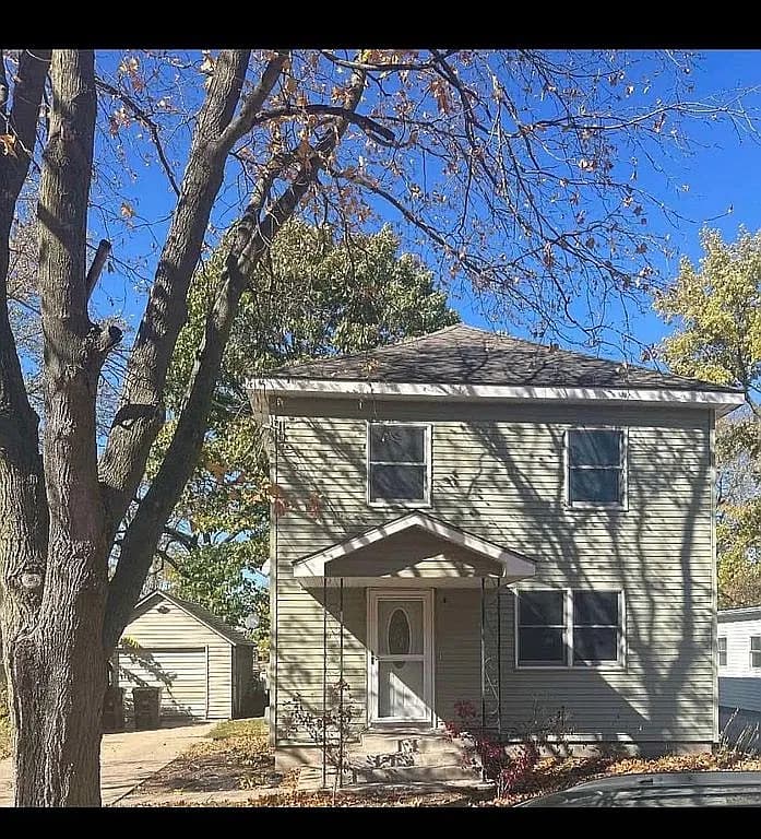 1119 Main St — exterior photo