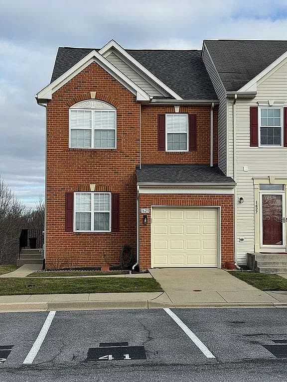 1625 Pullman Ct — exterior photo