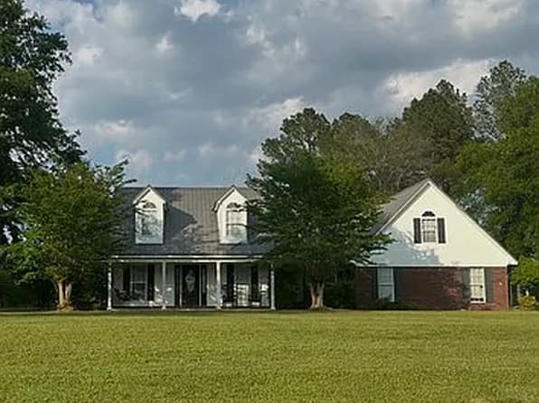 8143 Highway 503 — exterior photo