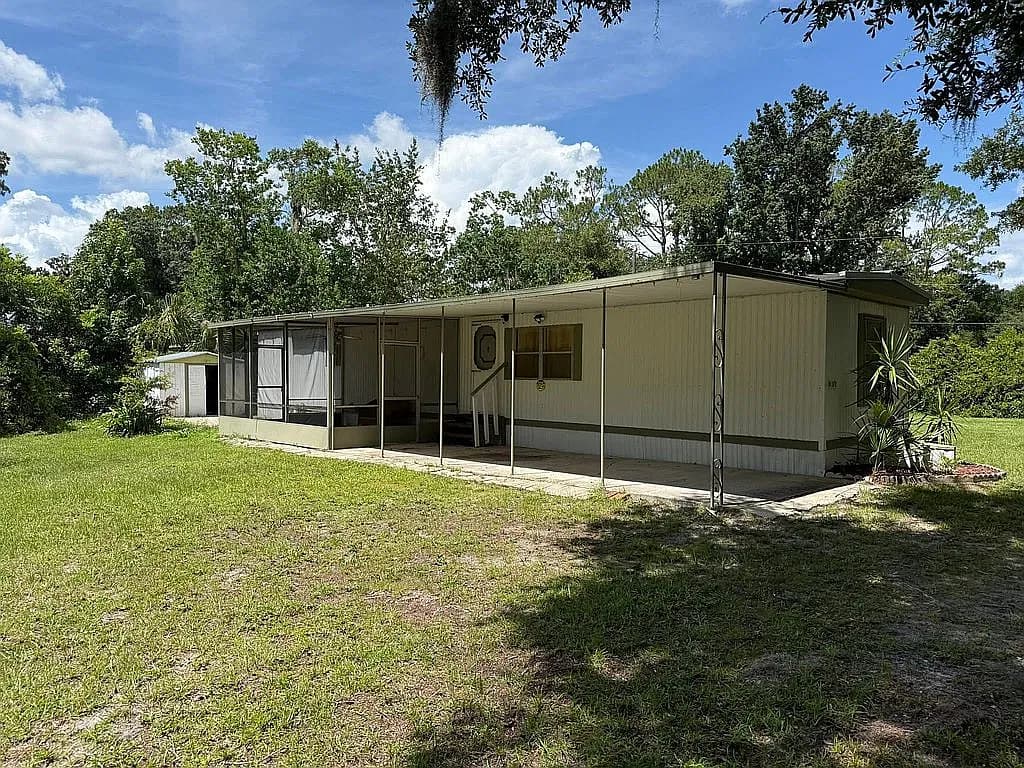 100 Soto St — exterior photo