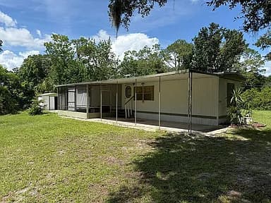 100 Soto St — exterior photo
