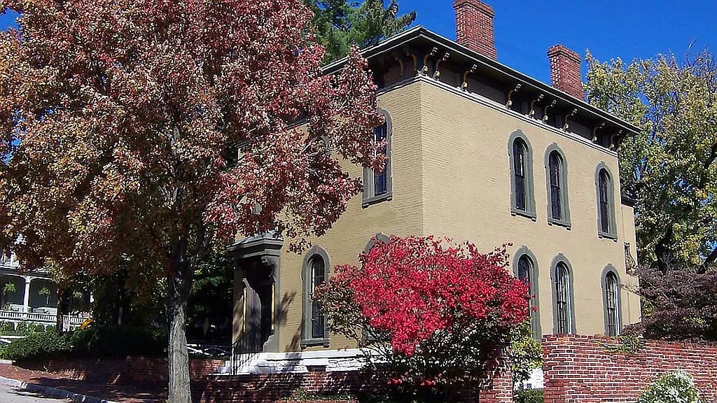 617 State St — exterior photo