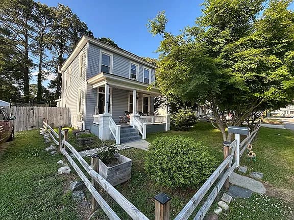 3914 Bart St — exterior photo
