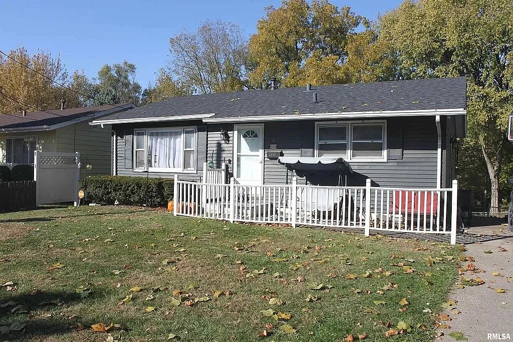 2122 Cody St — exterior photo