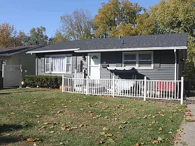 2122 Cody St — exterior photo