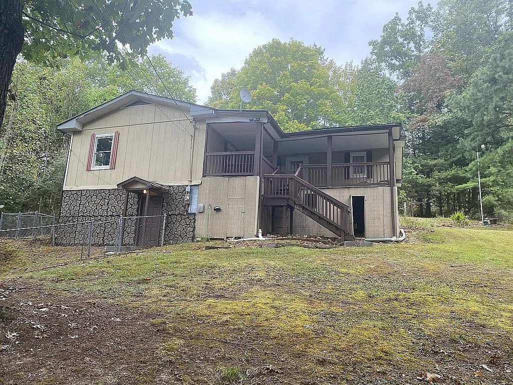 330 Cove Rd — exterior photo