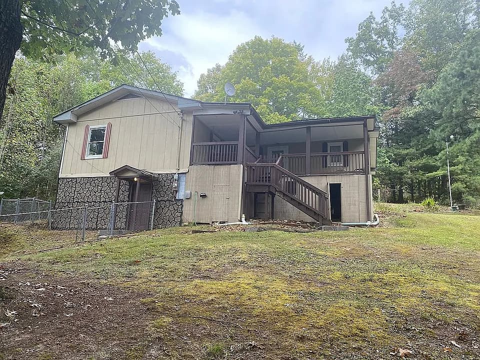 330 Cove Rd — exterior photo