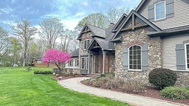 8291 Cloveridge Rd — exterior photo