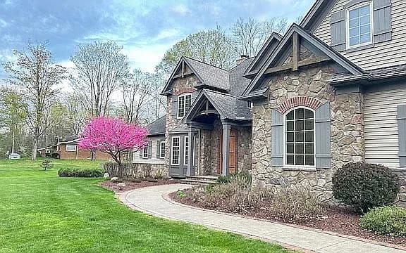 8291 Cloveridge Rd — exterior photo
