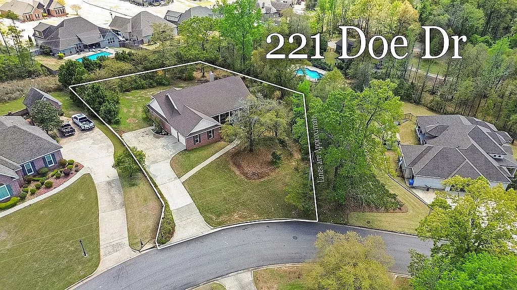 221 Doe Dr — exterior photo