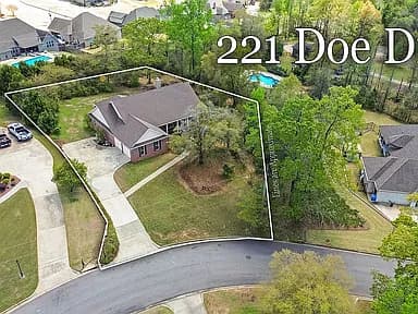 221 Doe Dr — exterior photo