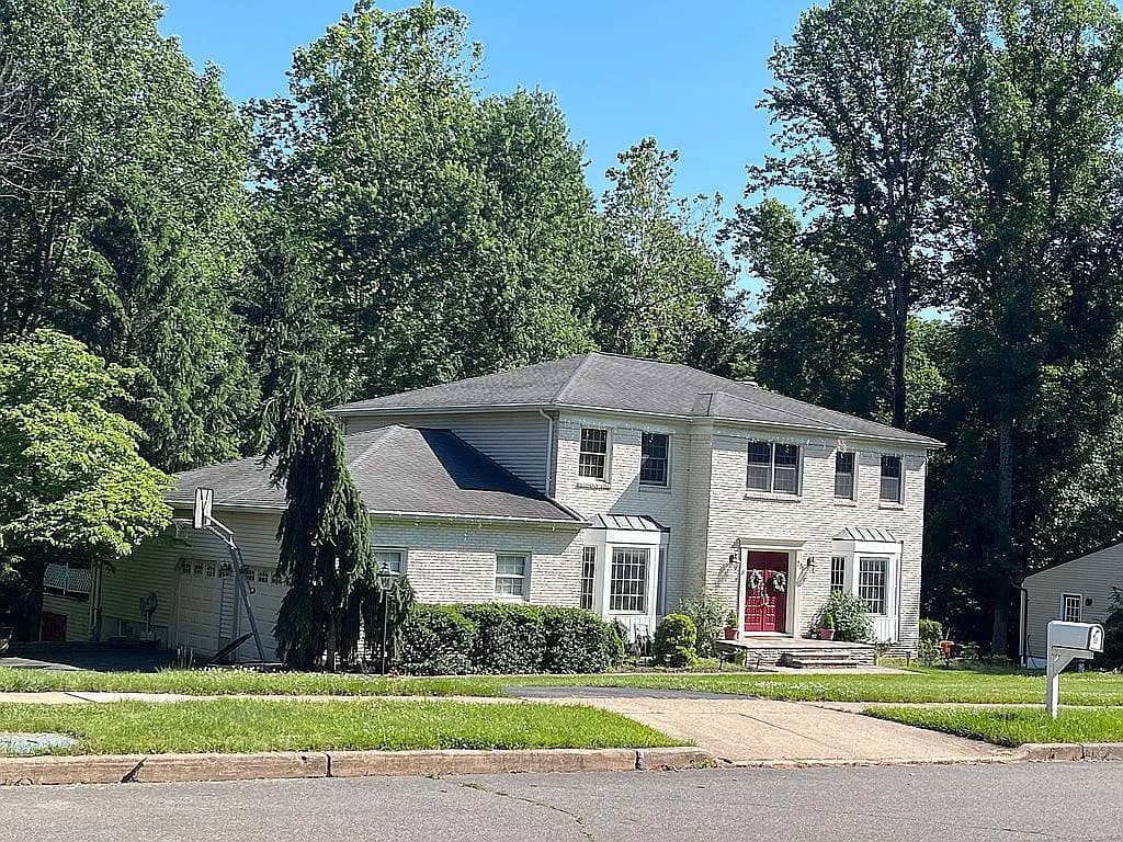 23 Willis Dr — exterior photo