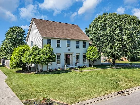 2407 Amber Glen Dr — exterior photo
