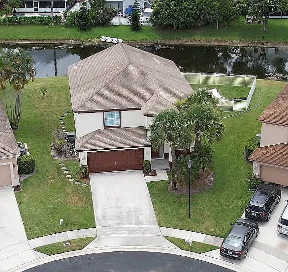 8909 Aubrey Ln — exterior photo