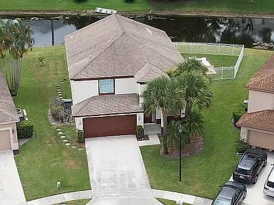 8909 Aubrey Ln — exterior photo