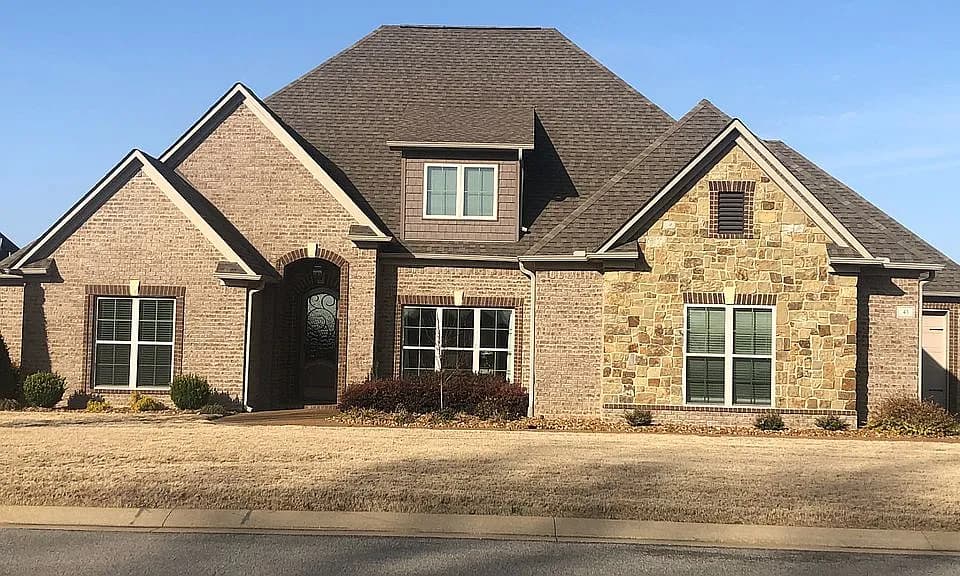 43 Rockwood Dr — exterior photo