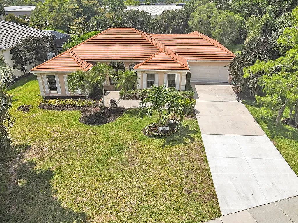 6977 Mill Run Cir — exterior photo