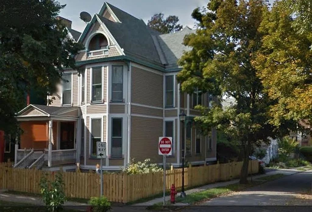 108 Richmond Ave — exterior photo