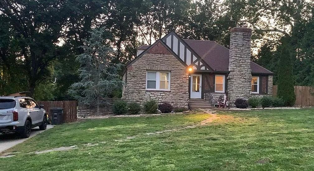 1812 S Lake Dr — exterior photo