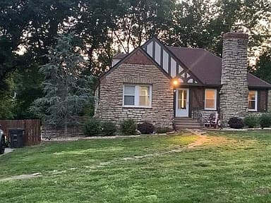 1812 S Lake Dr — exterior photo