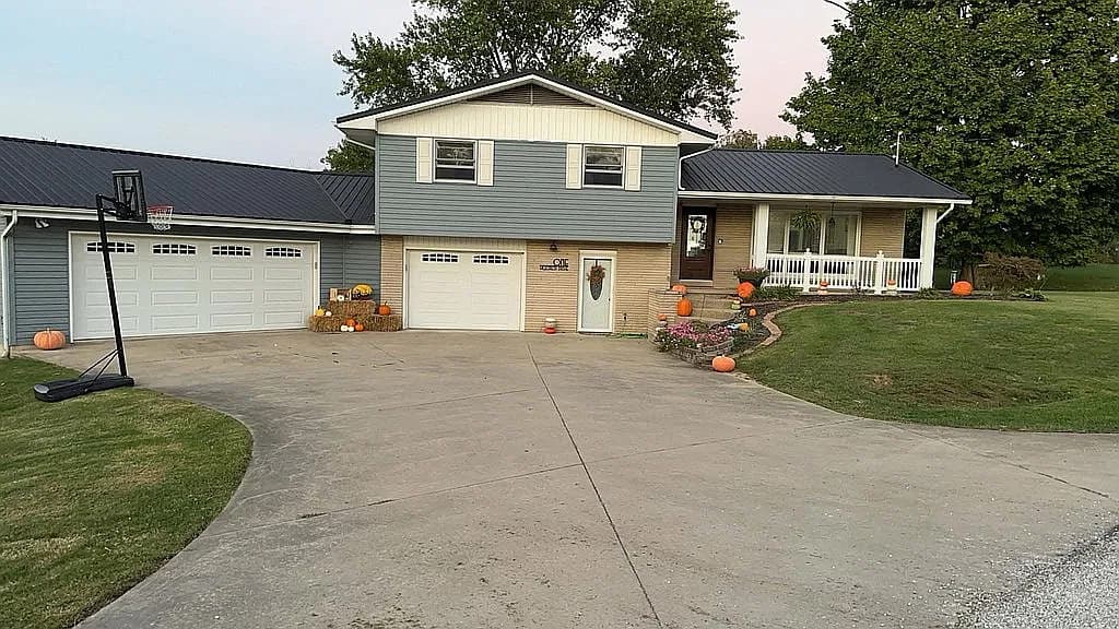 1 Hillcrest Dr — exterior photo