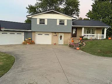 1 Hillcrest Dr — exterior photo