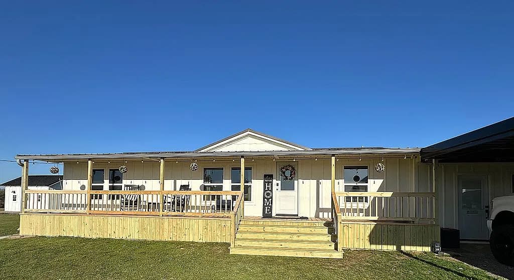 135 Scotia Dr — exterior photo