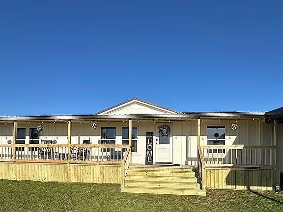 135 Scotia Dr — exterior photo