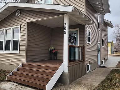 208 Dakota Ave — exterior photo