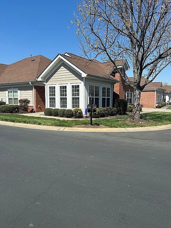 2118 N Castle Ct — exterior photo