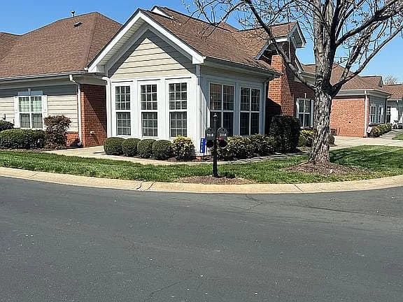 2118 N Castle Ct — exterior photo