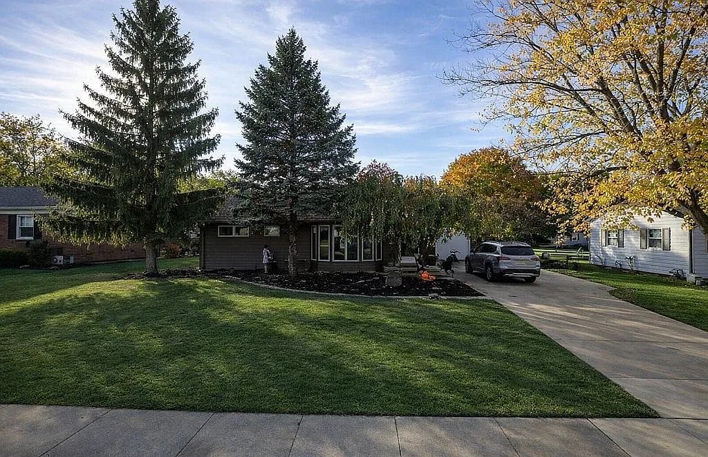 15 Circle Dr — exterior photo