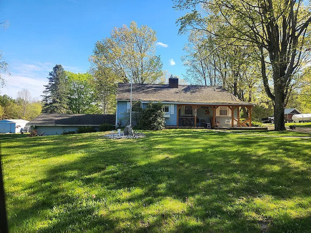 2567 E 1st St — exterior photo