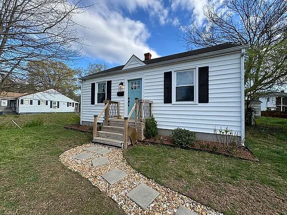 1211 Mount Erin Dr — exterior photo