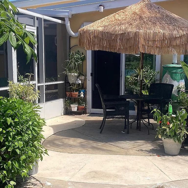 2265 Aaron St — exterior photo